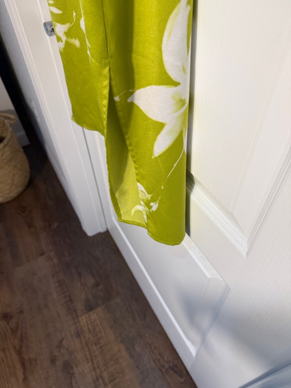 Calvin Klein Women’s Lime Green Floral Skirt White Flowers Split Sides Sz L - Picture 4 of 8